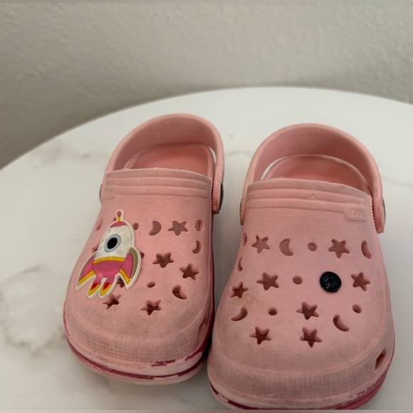 Toddler shoes (size-6) - Picture 6 of 10